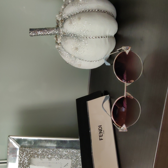 Gorgeous Authentic FENDI women sunglasses with crystals on the side - Picture 6 of 14